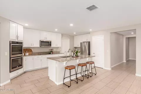 Kitchen - 3910 E Constitution Dr, Gilbert, AZ 85296 photo 1 of 4