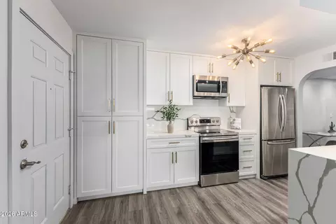 8500 E Indian School Rd #131, Scottsdale, AZ 85251