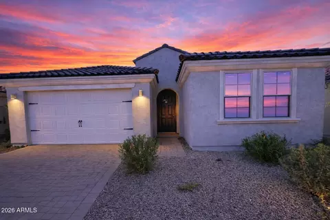 6733 W Winston Dr, Laveen, AZ 85339