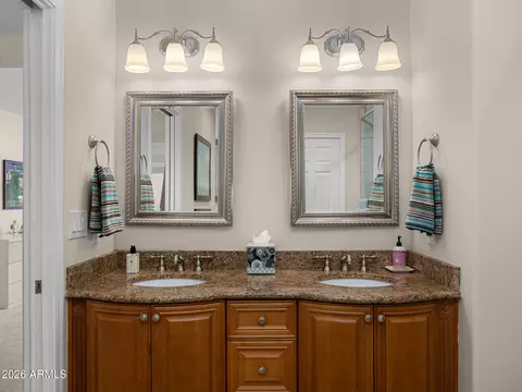 Bath - 4634 E Mountain View Rd, Phoenix, AZ 85028 photo 1 of 4