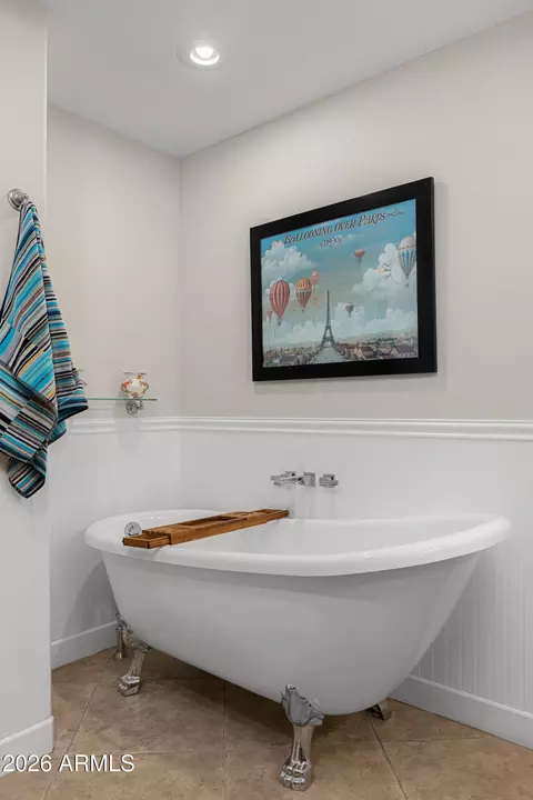 Bath - 4634 E Mountain View Rd, Phoenix, AZ 85028 photo 2 of 4