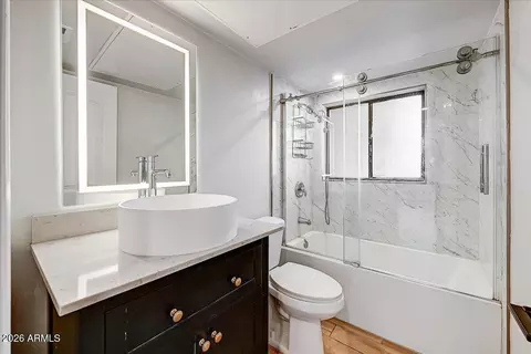 Bath - 349 E Thomas Rd #E302, Phoenix, AZ 85012 photo 1 of 1
