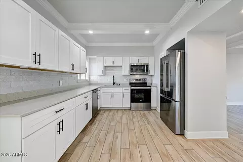 Kitchen - 349 E Thomas Rd #E302, Phoenix, AZ 85012 photo 2 of 3