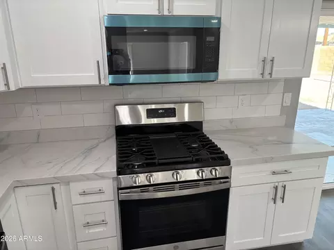 Kitchen - 3902 W Mclellan Blvd, Phoenix, AZ 85019 photo 4 of 4