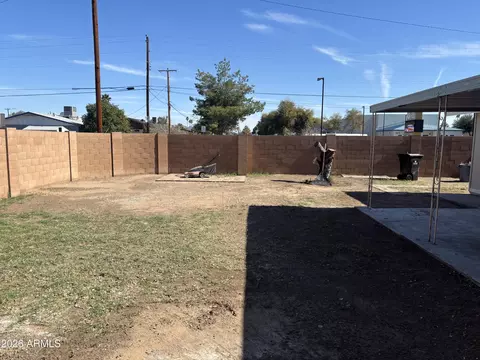 Exterior - 3902 W Mclellan Blvd, Phoenix, AZ 85019 photo 2 of 8