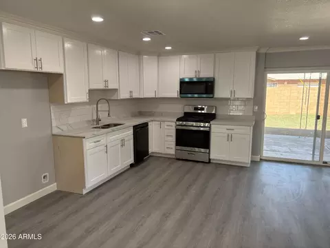 Kitchen - 3902 W Mclellan Blvd, Phoenix, AZ 85019 photo 1 of 4