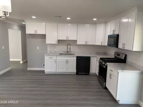 Kitchen - 3902 W Mclellan Blvd, Phoenix, AZ 85019 photo 2 of 4
