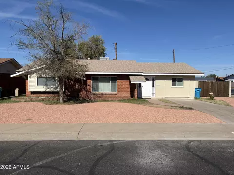 Exterior - 3902 W Mclellan Blvd, Phoenix, AZ 85019 photo 7 of 8