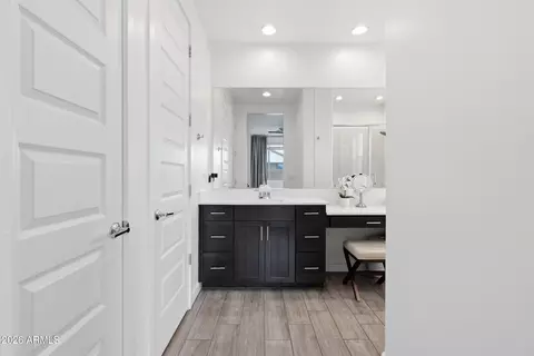 Entry Way - 2323 W Grenadine Rd, Phoenix, AZ 85041 photo 2 of 5