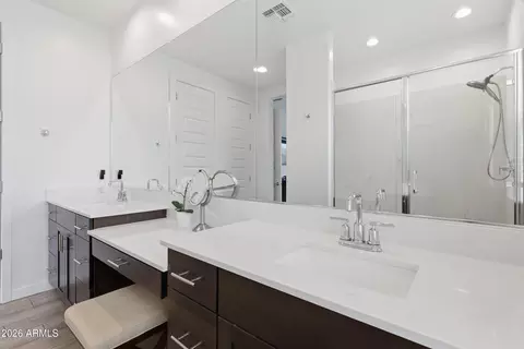 Bath - 2323 W Grenadine Rd, Phoenix, AZ 85041 photo 1 of 3