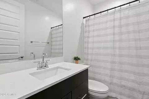 Bath - 2323 W Grenadine Rd, Phoenix, AZ 85041 photo 3 of 3