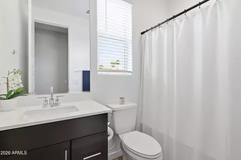 Bath - 2323 W Grenadine Rd, Phoenix, AZ 85041 photo 2 of 3