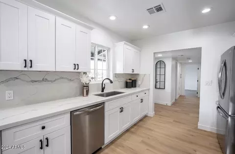 1731 E Verde Ln, Phoenix, AZ 85016 photo 4