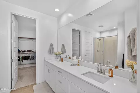Bath - 4115 E Appaloosa Rd, Gilbert, AZ 85296 photo 1 of 2