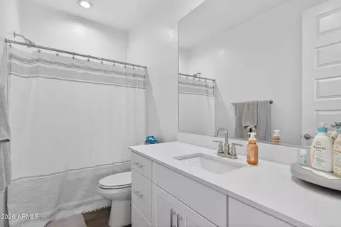 Bath - 4115 E Appaloosa Rd, Gilbert, AZ 85296 photo 2 of 2