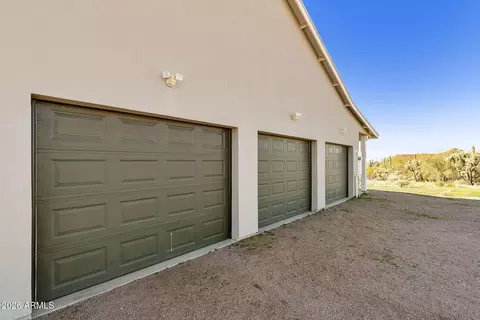 Exterior - 973 N Boyd Rd, Apache Junction, AZ 85119 photo 6 of 9