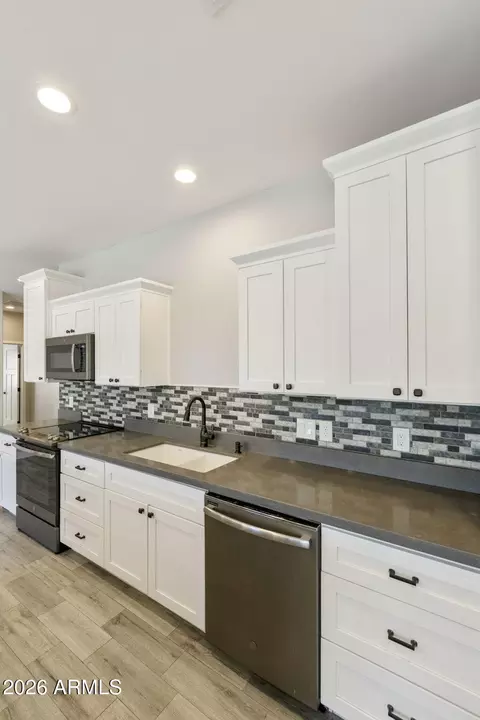 Kitchen - 973 N Boyd Rd, Apache Junction, AZ 85119 photo 2 of 5