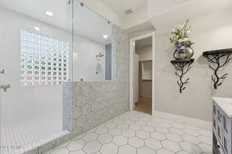 Bath - 3102 E Vaughn Ave, Gilbert, AZ 85234 photo 2 of 6