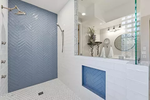 Bath - 3102 E Vaughn Ave, Gilbert, AZ 85234 photo 3 of 6