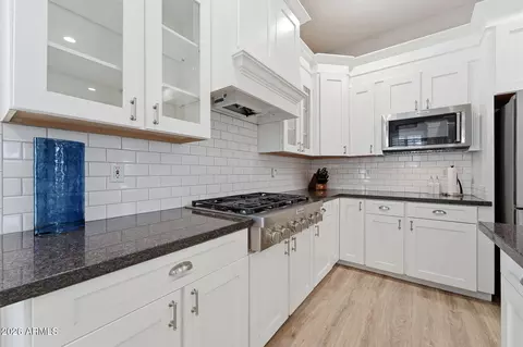 Kitchen - 3102 E Vaughn Ave, Gilbert, AZ 85234 photo 4 of 6