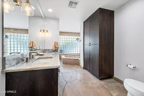 Bath - 2007 E Rancho Dr, Phoenix, AZ 85016 photo 1 of 7