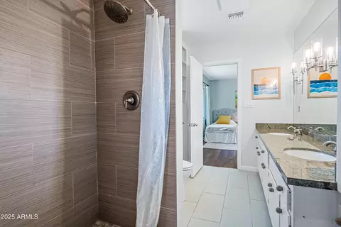Bath - 2007 E Rancho Dr, Phoenix, AZ 85016 photo 5 of 7