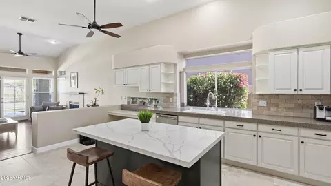 Kitchen - 1632 E Saltsage Dr, Phoenix, AZ 85048 photo 2 of 4