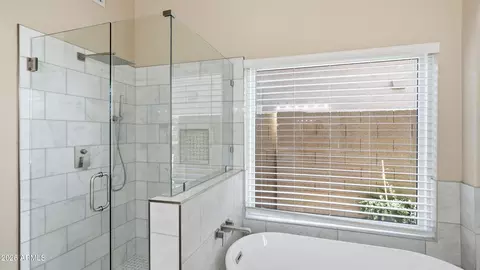 Bath - 1632 E Saltsage Dr, Phoenix, AZ 85048 photo 5 of 5