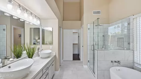 Bath - 1632 E Saltsage Dr, Phoenix, AZ 85048 photo 2 of 5
