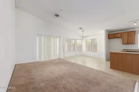 Living - 8020 W Payson Rd W, Phoenix, AZ 85043 photo 5 of 7