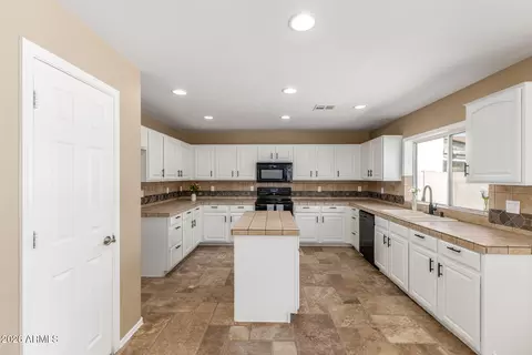 Kitchen - 10518 E Dolphin Ave, Mesa, AZ 85208 photo 1 of 6