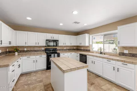 Kitchen - 10518 E Dolphin Ave, Mesa, AZ 85208 photo 2 of 6