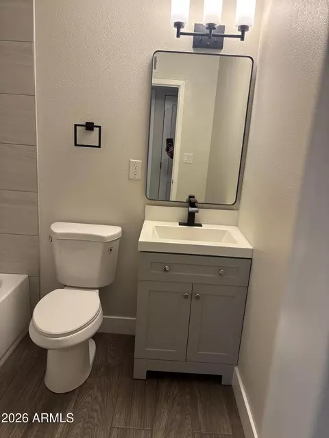 Bath - 1320 S Pomeroy --, Mesa, AZ 85210 photo 2 of 4