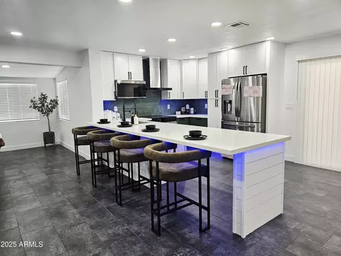 5040 N 69th Dr, Glendale, AZ 85303