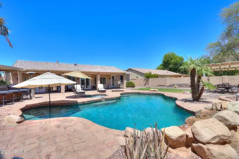 2041 E Palm Beach Dr, Chandler, AZ 85249