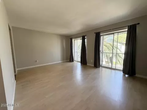 Living - 1004 E Osborn Rd #E, Phoenix, AZ 85014 photo 2 of 3