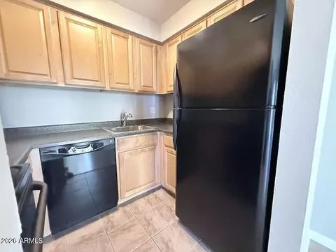Kitchen - 1004 E Osborn Rd #E, Phoenix, AZ 85014 photo 3 of 3