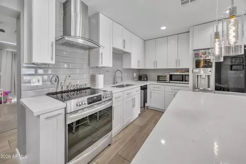 Kitchen - 2115 W Morrow Dr, Phoenix, AZ 85027 photo 3 of 4