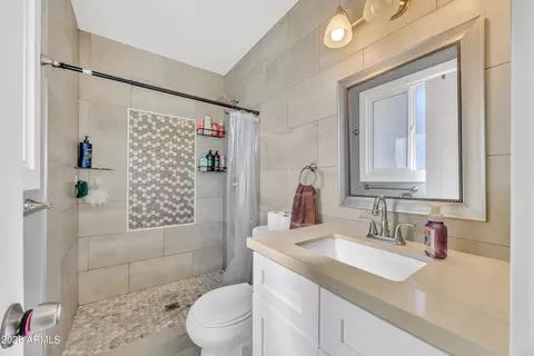 Bath - 2115 W Morrow Dr, Phoenix, AZ 85027 photo 1 of 2