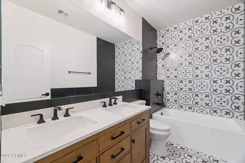 Bath - 2732 E Hillery Dr, Phoenix, AZ 85032 photo 2 of 3