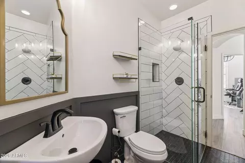 Bath - 2732 E Hillery Dr, Phoenix, AZ 85032 photo 3 of 3