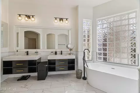 Bath - 2732 E Hillery Dr, Phoenix, AZ 85032 photo 1 of 3