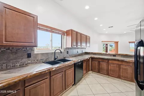 Kitchen - 318 S Goldfield Rd, Apache Junction, AZ 85119 photo 2 of 4