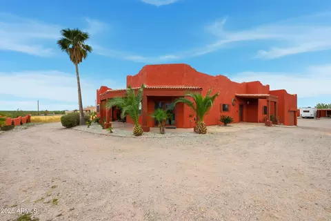 Exterior - 318 S Goldfield Rd, Apache Junction, AZ 85119 photo 5 of 11