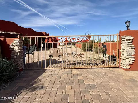 Exterior - 318 S Goldfield Rd, Apache Junction, AZ 85119 photo 2 of 11
