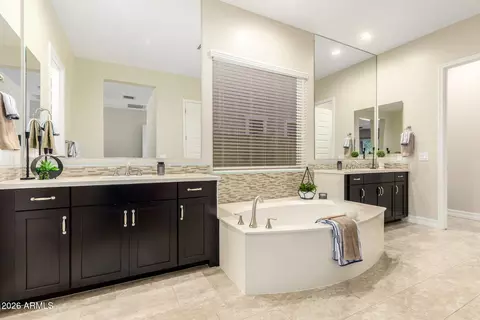 Bath - 3888 E Chestnut Ln, Gilbert, AZ 85298 photo 2 of 3