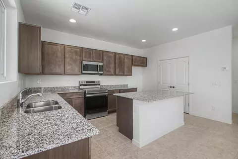 Kitchen - 10722 E Dragoon Cir, Mesa, AZ 85208 photo 2 of 6