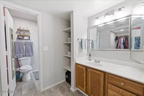 Bath - 4175 E Pecan Rd, Phoenix, AZ 85040 photo 2 of 5
