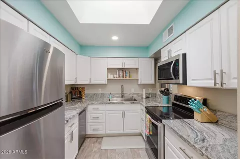 Kitchen - 4175 E Pecan Rd, Phoenix, AZ 85040 photo 1 of 5