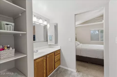 Bath - 4175 E Pecan Rd, Phoenix, AZ 85040 photo 3 of 5